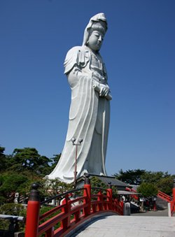 画像1: 高崎市内から白衣大観音や達磨寺や人形館や夢二記念館や榛名山や薬王園など観光して四万温泉へのタクシー手配