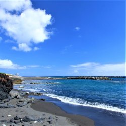 画像1: 八丈島から底土海水浴場や神港漁港や八丈植物公園や歴史民俗資料館ややけんが浜など見学して八丈島へのタクシー手配