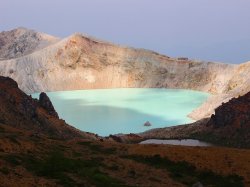 画像1: 軽井沢から白糸の滝や峰の茶屋や鬼押出し園や鎌原観音堂や白根火山湯釜や殺生河原を見学して草津温泉ヘのタクシー手配