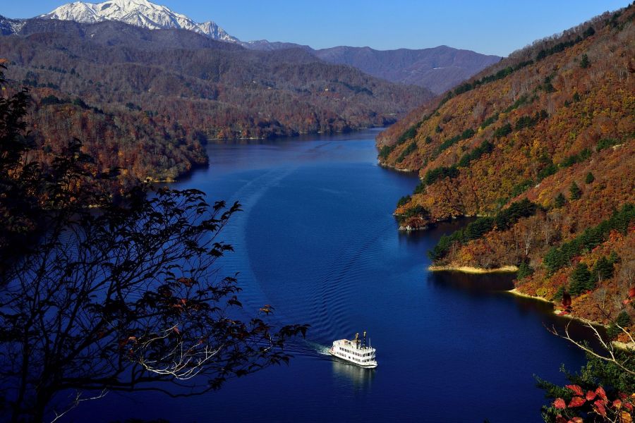 画像1: 越後湯沢温泉からシルバーラインや銀山平より遊覧船で奥只見湖や開山堂など観光して越後湯沢温泉へのタクシー手配