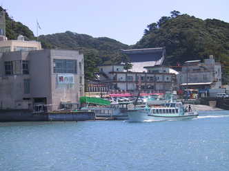 画像1: 安房鴨川から誕生寺鯛の浦遊覧船や海中公園を観光して勝浦へのタクシー手配