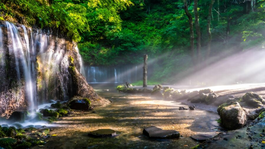 画像1: 軽井沢から白糸の滝や峰の茶屋や鬼押出し園や鎌原観音堂を見学して草津温泉ヘのタクシー手配