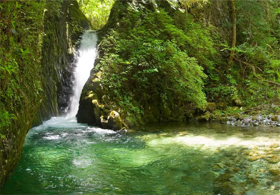 画像1: 下呂温泉から巌立やあかがねとよの滝や巌立峡ひめしゃがの湯や下呂温泉合掌村を見学して下呂温泉ヘのタクシー手配